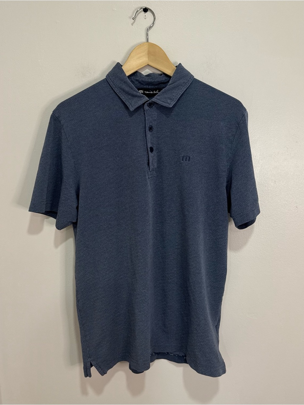 TRAVIS MATTHEW NAVY SHORT SLEEVE POLO. SIZE M - Picture 2 of 7